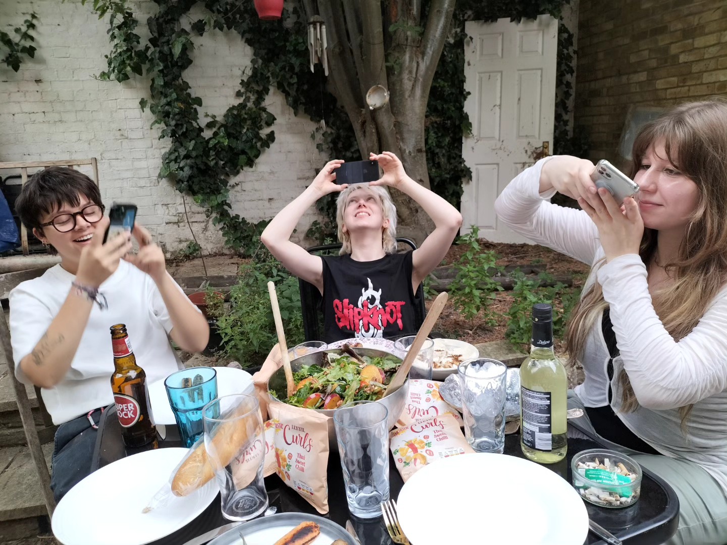 sickest day in the park playing badminton with the sportiest Agnès, most stunning night eating the most german meal with cat haters & cat lovers & cat pee and poop (malefactor is displayed (6)), without forgetting about the strongest ass wiggling on the silliest scooter