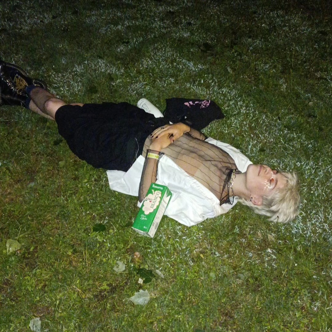 le vin couché sur moi j’étais si paisible (j’ai vomi mais tqt c bon pour le drip)