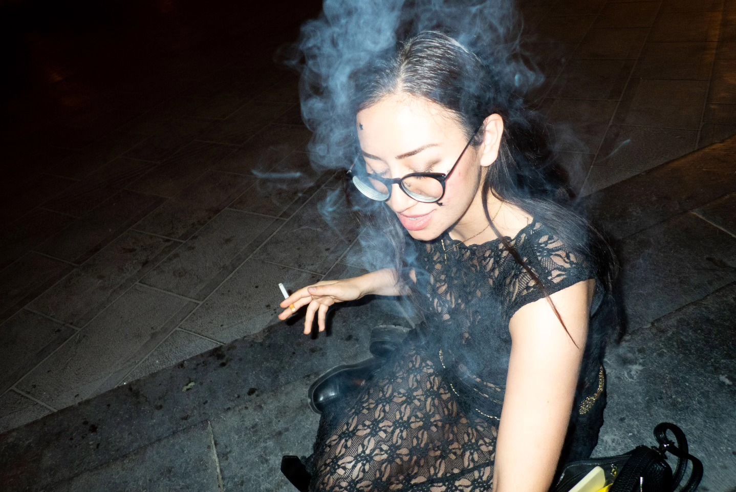 la FLASHH ce désastre parfaitement hilarant si on parvient à ignorer les gormiti qui pullulent MDR, sinon helena en mode sparklycloud avec la fumée autour

>> juste vrm ça me fume les mecs en arrière plan qu&rsquo;on voyait pas ou presque sur le moment avec leur énorme dos plein de transpi mais RHABILLEZ-VOUS VOUS ME DÉGOÛTEZ