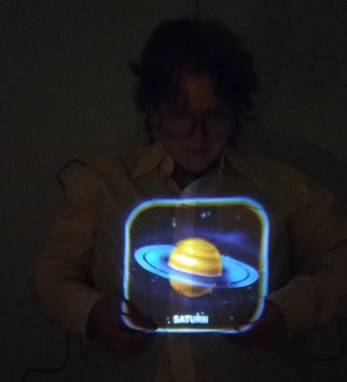 on est à Amsterdam!! (et ana m’a acheté un super gadget)
